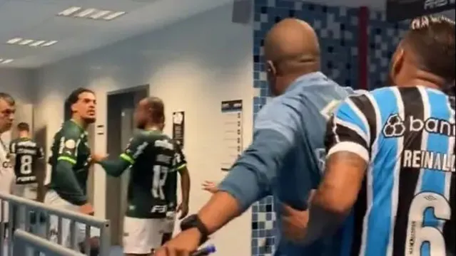 Imagem ilustrativa da notícia Vídeo: atletas de Grêmio e Palmeiras quase saem no braço