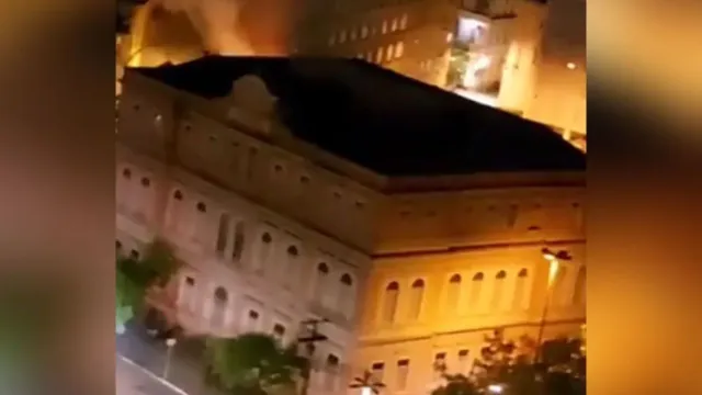Imagem ilustrativa da notícia Incêndio atinge e destrói prédio histórico da UFRGS