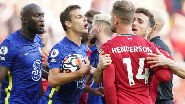 Imagem ilustrativa da notícia Jogo tenso: Chelsea e Liverpool empatam pela 7ª vez seguida