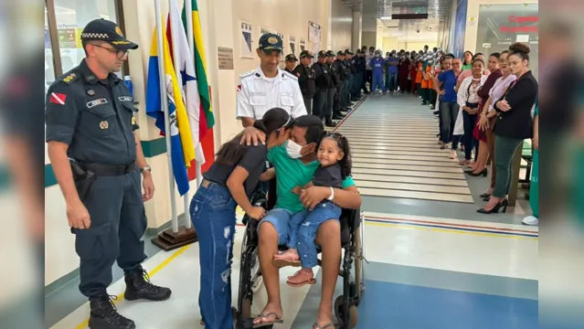 Imagem ilustrativa da notícia PM picado por aranha recebe alta e é homenageado em hospital