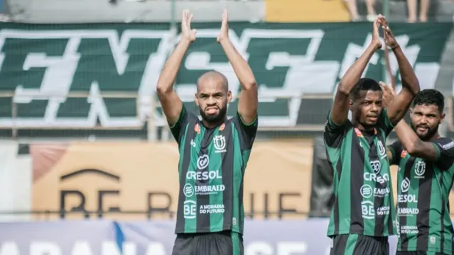 Imagem ilustrativa da notícia Paysandu contrata zagueiro Wesley após lesão grave de Paulão