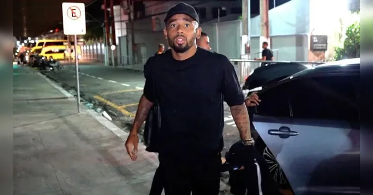 Imagem ilustrativa da notícia Substituto de Antony, Gabriel Jesus desembarca em Belém