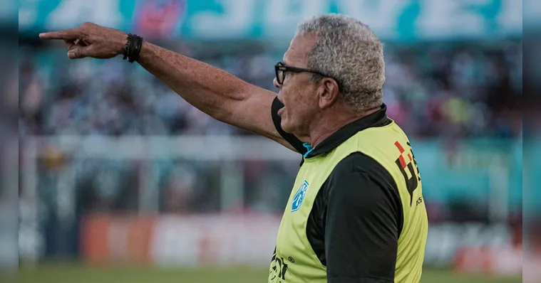 Imagem ilustrativa da notícia Hélio critica arbitragem e elogia desempenho do Paysandu