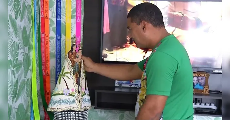 Imagem ilustrativa da notícia Vídeo: Eletricista transforma desenho da filha em manto