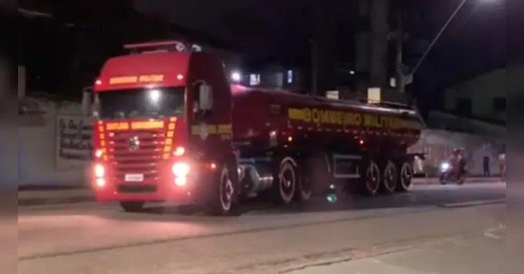 Imagem ilustrativa da notícia Vídeo: grande incêndio atinge empresa na Arthur Bernardes