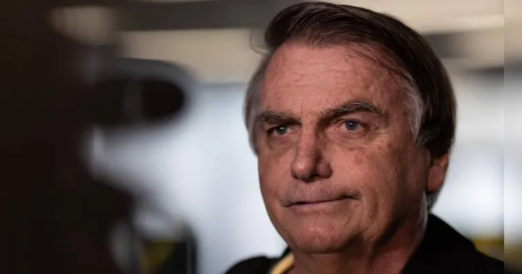 Imagem ilustrativa da notícia Emails apontam que Bolsonaro recebeu pedras preciosas