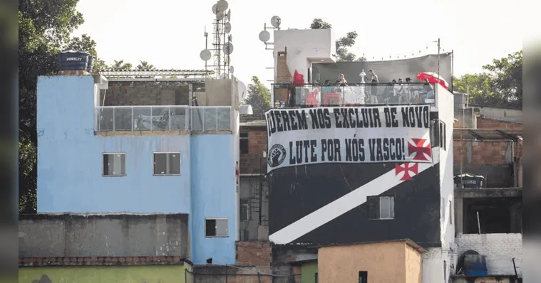 Imagem ilustrativa da notícia Vasco recebe apoio de políticos e moradores por São Januário