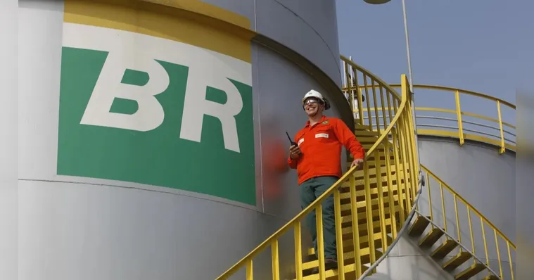 Imagem ilustrativa da notícia Transpetro abre concurso com salários de mais de R$ 15 mil
