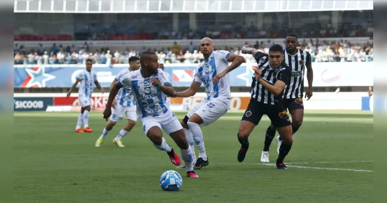 Imagem ilustrativa da notícia Paysandu vence no último lance e fica mais perto do acesso