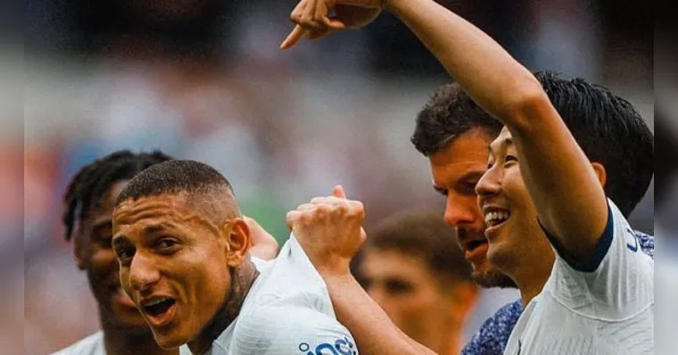 Imagem ilustrativa da notícia Richarlison quebra jejum na vitória de virada do Tottenham