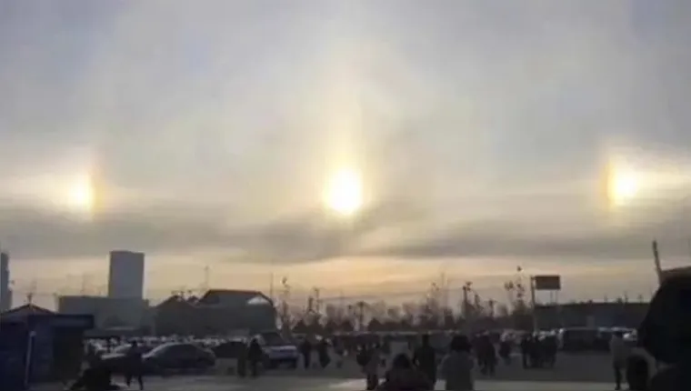 Imagem ilustrativa da notícia Vídeo: três sóis surgem no céu de Pequim por 2 horas