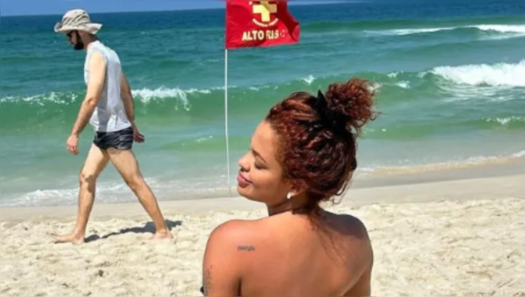 Imagem ilustrativa da notícia Ex-BBB, paraense Paula Freitas faz topless em praia do Rio