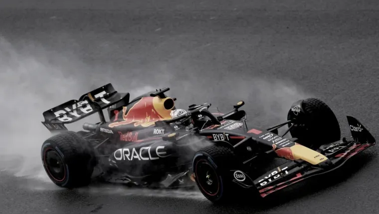 Imagem ilustrativa da notícia Verstappen domina apesar da chuva e vence 9ª seguida na F1