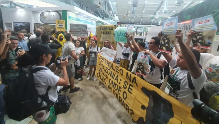 Imagem ilustrativa da notícia Vídeo: Grupo contra exploração de petróleo protesta em Belém