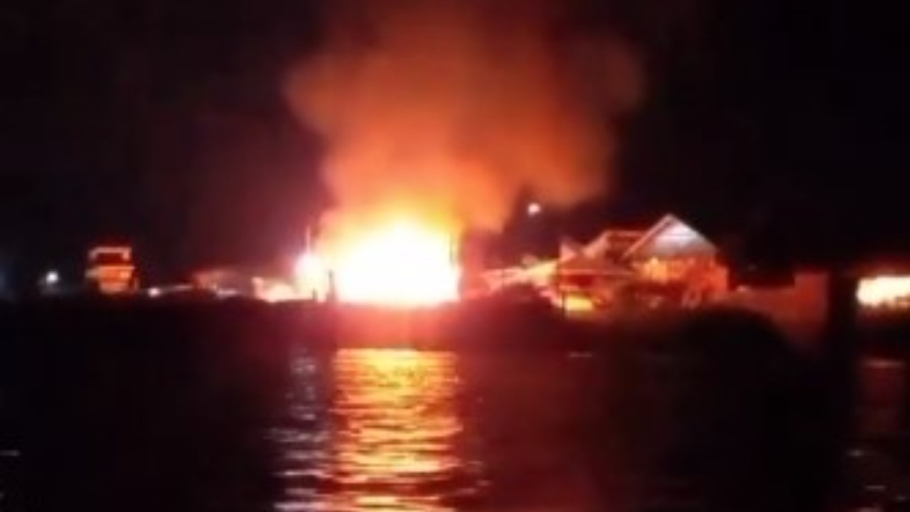 Incêndio atinge área próxima ao Marine Club, em Belém
