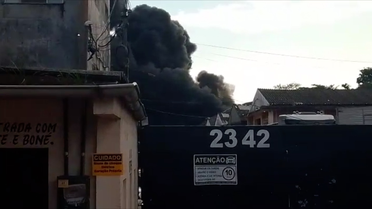 Vídeo: incêndio atinge empresa na Arthur Bernardes