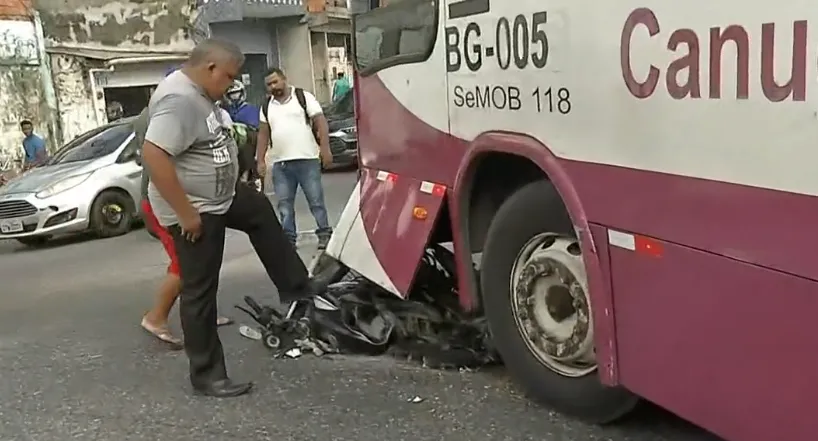 Imagem ilustrativa da notícia: Ônibus atinge moto e acidente congestiona a Perimetral