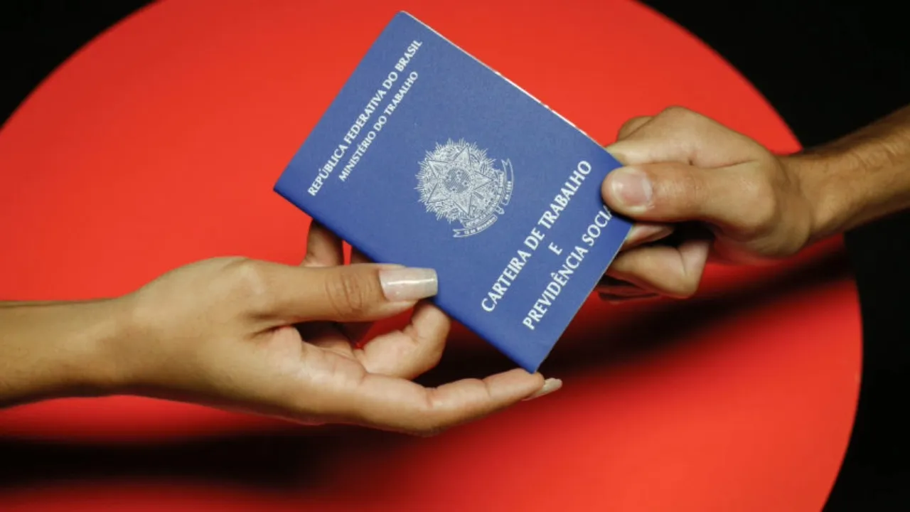 As vagas são temporárias para uma loja de departamentos.