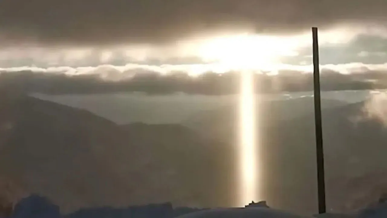 "Raio de luz" em montanha da Turquia