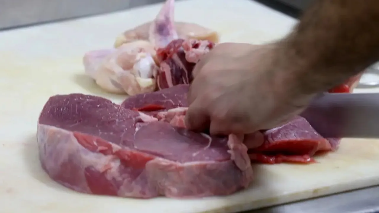 Saiba como deixar a carne macia usando apenas um ingrediente.
