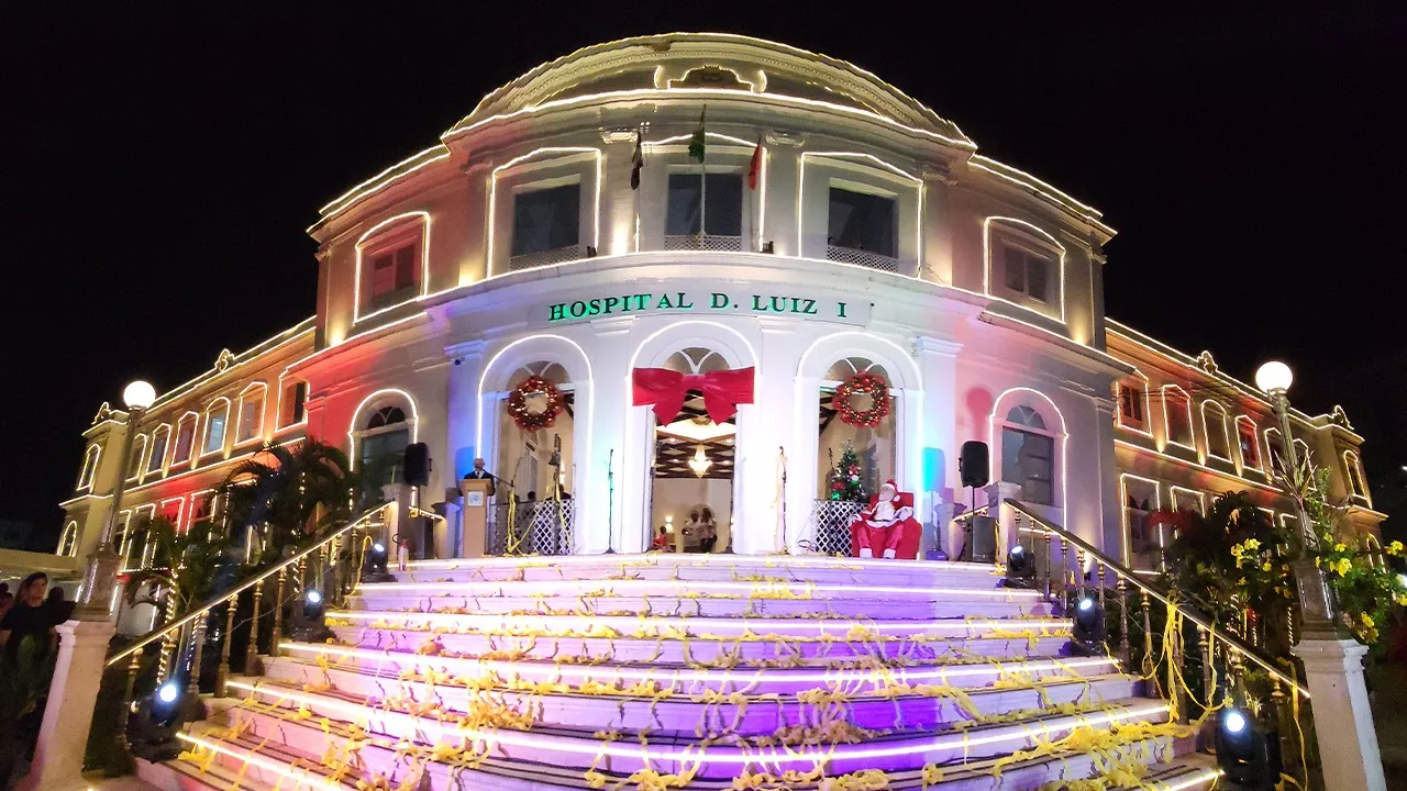 O Hospital D. Luiz I ganhou uma iluminação especial para o Natal 2023.