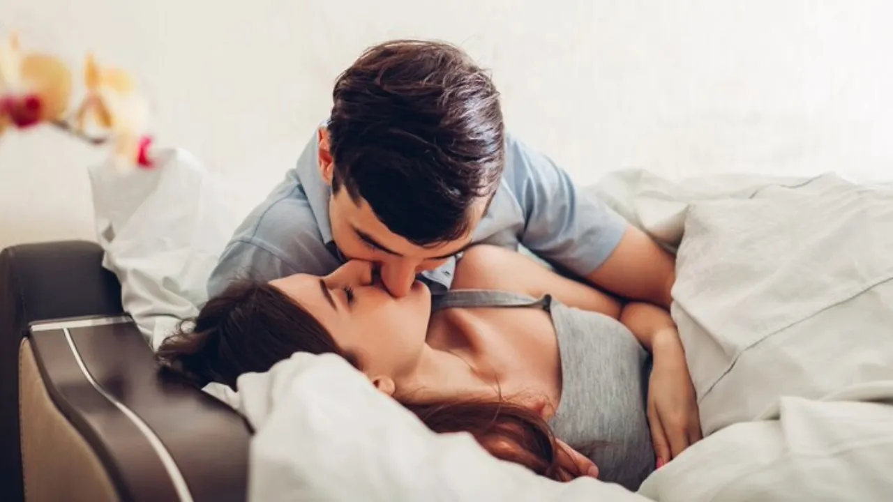 Casal na cama