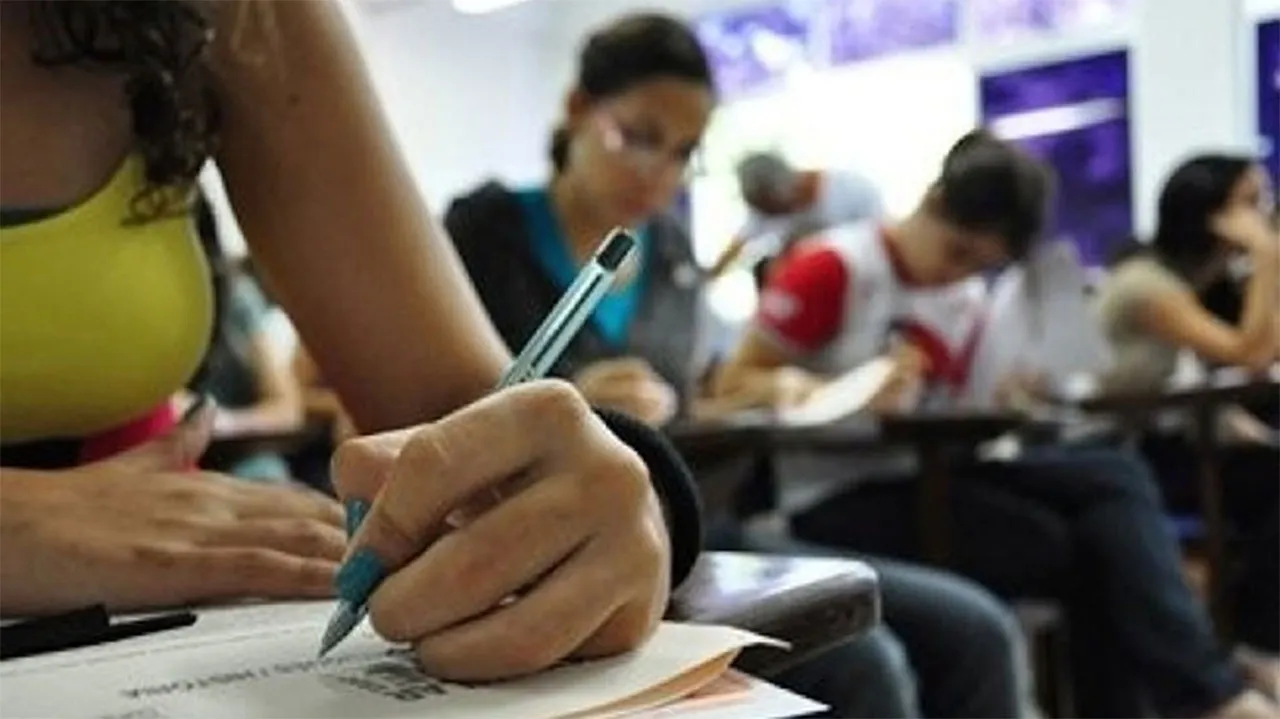 A previsão é de  73 vagas para ampla concorrência, 20 reservadas a candidatos negros e cinco a pessoas com deficiência.
