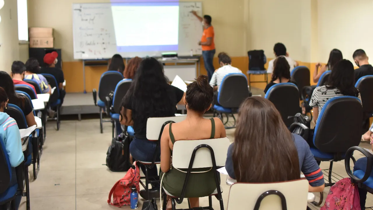 Aulões do cursinho popular começam nesta sexta-feira, 27 e ainda estão com inscrições abertas.