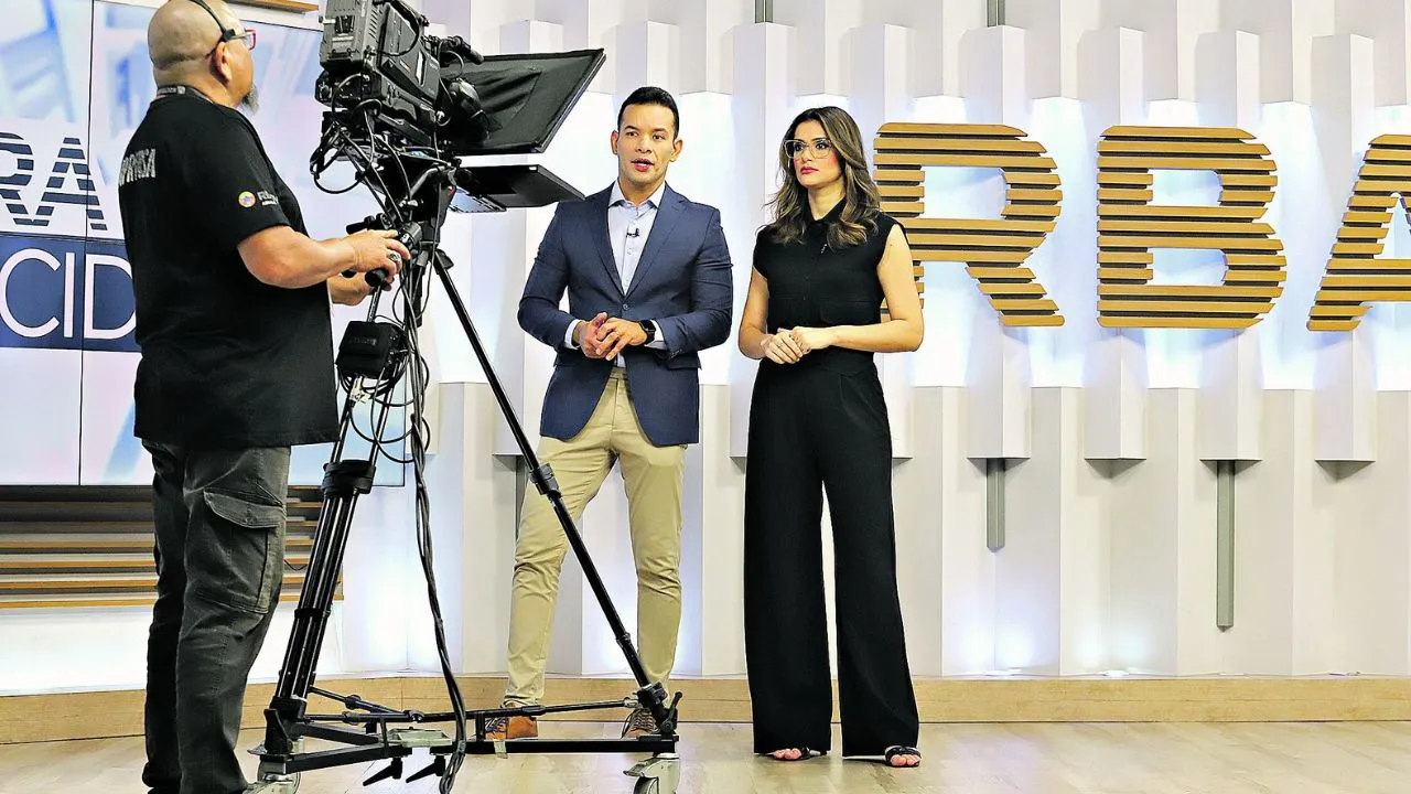 O Bora Cidade conta com os apresentadores Agenor Santos e Nathália Lago, que é exibido a partir das 11h50 na emissora