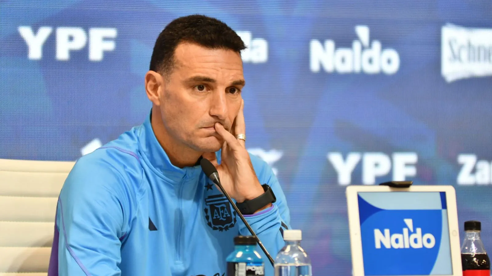 Declarações de Scaloni, após vitória contra o Brasil, colocam em dúvida sua permanência no comando da seleção argentina.