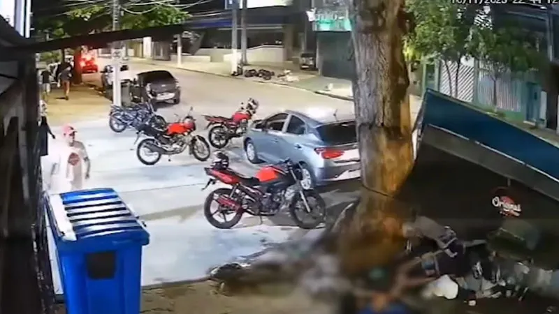 Carro atingiu trailer de lanche