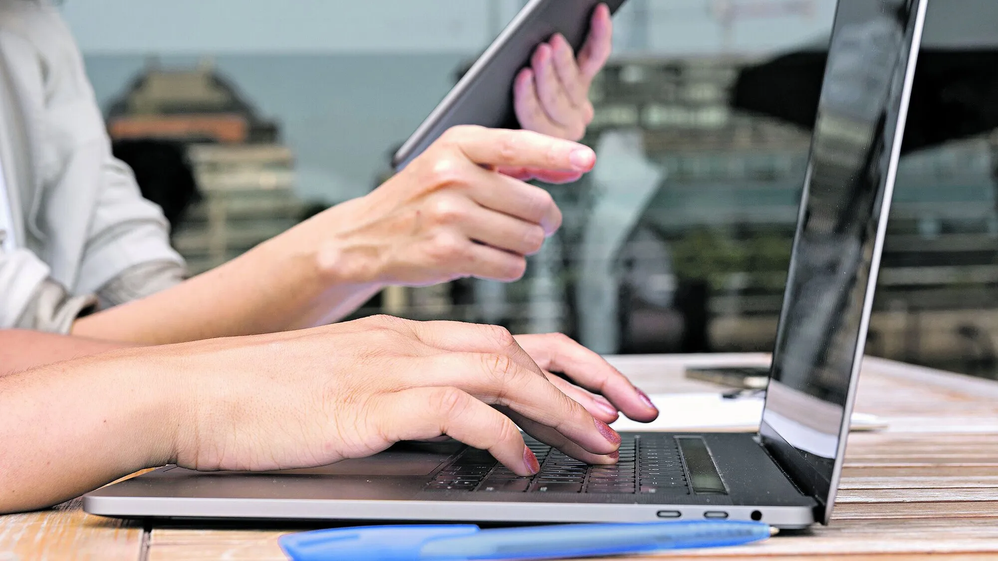 Na plataforma on-line, os estudantes têm acesso a serviços gratuitos como cadastro de currículo, orientação profissional e cursos