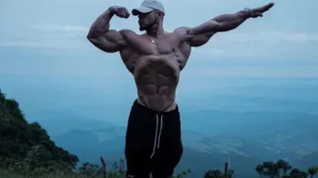 O fisiculturista Ramon Dino é um dos favoritos para ganhar a competição na categoria Classic Physique.