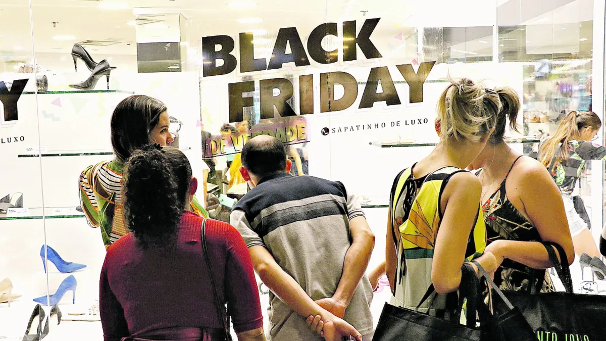 Lojas aumentam preços na reta final da Black Friday, mostra pesquisa