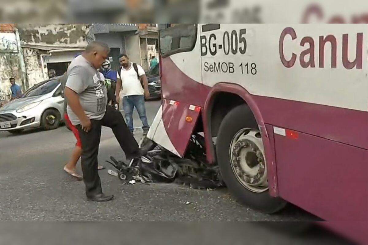 Ônibus atinge moto e acidente congestiona a Perimetral