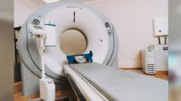 Mesmo quando a máquina de ressonância não está ligada, os imãs ficam ativo