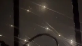 A chuva de mísseis lançada pelo Hamas contra Israel foi registrada e compartilhada em vídeo.