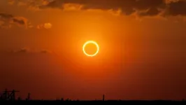 Ocorrem no mínimo 2 eclipses por ano