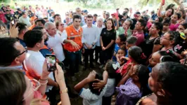 Governador Helder e os ministros Jader Filho e Waldez Góes anunciam ajuda às famílias que enfrentam a seca no oeste do Pará.