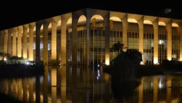 Imagem noturna do Palácio do Itamaraty, em Brasília
