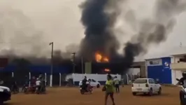 O incêndio atingiu um supermercado