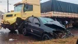 O acidente aconteceu na madrugada e parou a avenida principal de Redenção