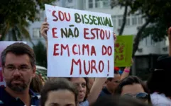 Bis sofrem pressão para que escolham uma orientação sexual