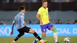 Derrota por 2 a 0 diante do Uruguai escancara fragilidades da Seleção Brasileira sob o comando de Diniz.