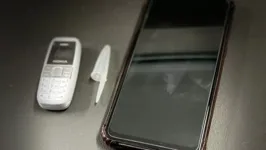 Mini celular do tamanho de uma tampa de caneta foi encontrado na cela dos detentos.