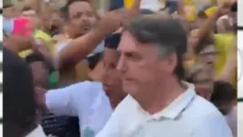 A atitude de Bolsonaro de utilizar o altar da Praça foi vista como negativa e errada por grande parte dos internautas.