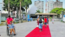 A Praça Santuário, assim como a Basílica, são locais procurados por quem visita a cidade nesta época