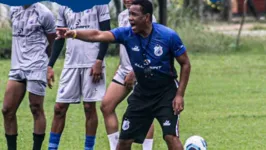 Técnico Rogerinho Gameleira em sua primeira passagem pelo Tubarão do Caeté. Foto: Reprodução Redes Sociais.