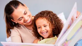O incentivo à leitura começa em casa e ajuda na formação intelectual desde cedo