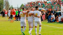 Jogadores e torcida festejam primeiro título da história do Canaã, o Falcão do Norte